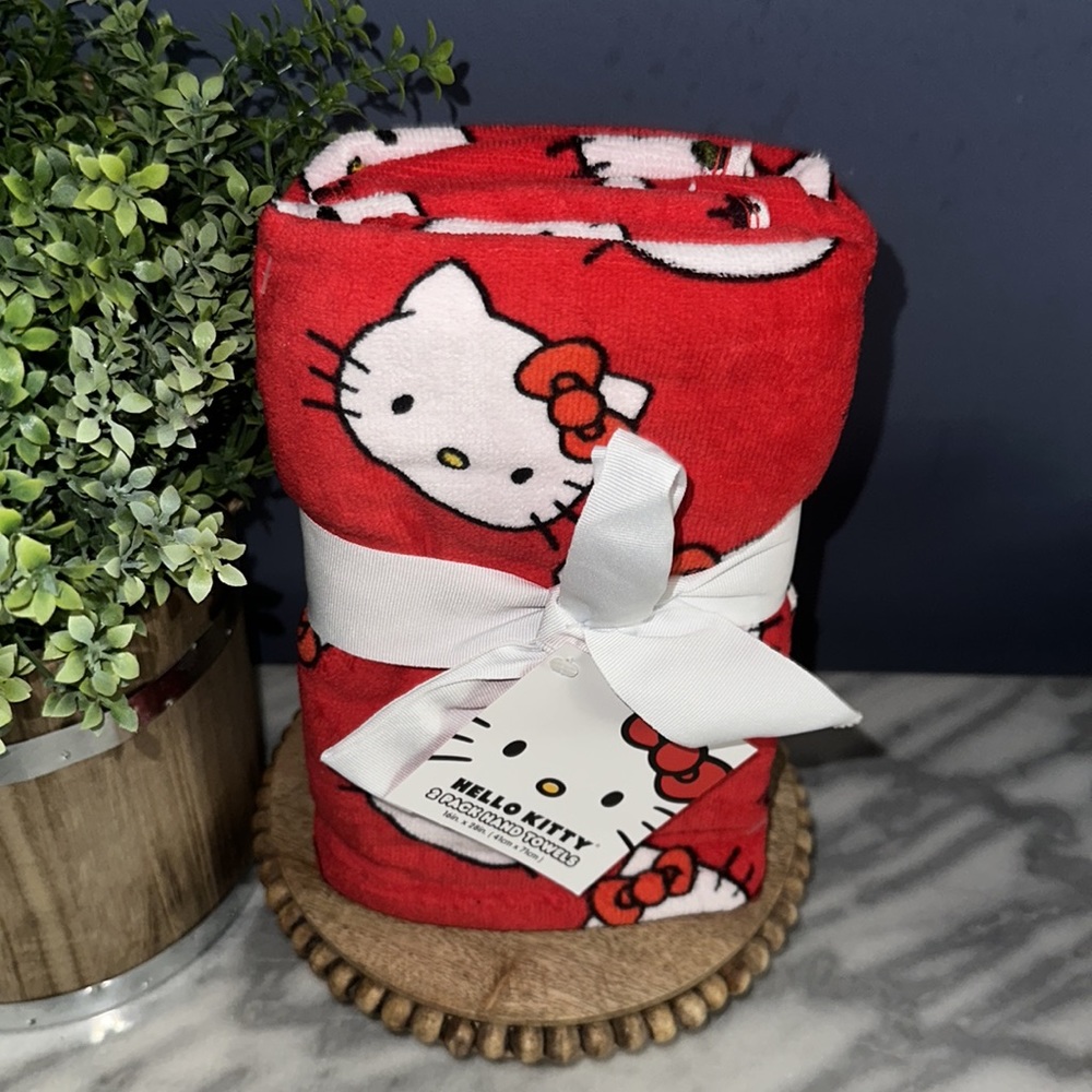Hello kitty hand towels set of 2 - Picture 2 of 3